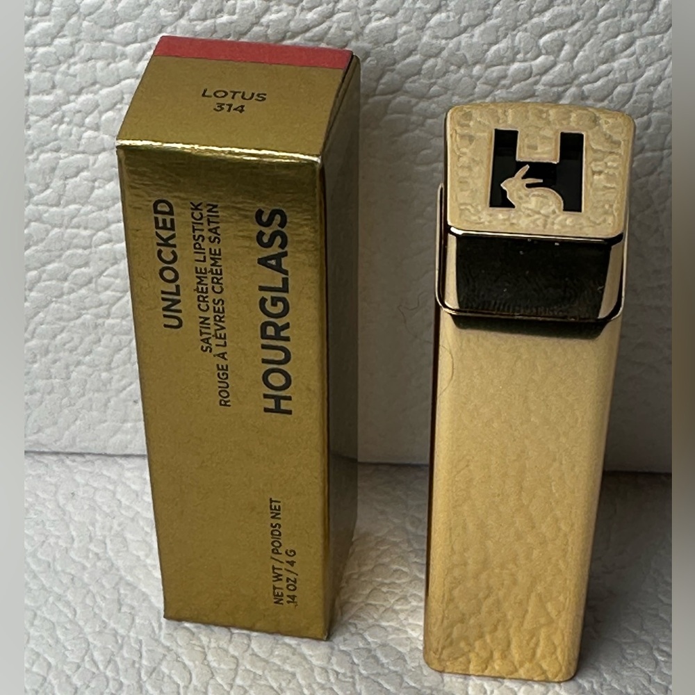 🆕 HOURGLASS Unlocked Satin Crème Lipstick in 314 Lotus (deep neutral rose) NIB - Picture 4 of 9